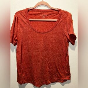 Ultra Flirt Scoop Neck Short Sleeve Tee in Heathered Salmon